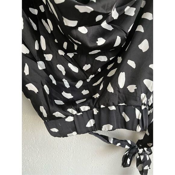 Milk & Honey Woman Black/ White Dots Cropped Long Sleeve Blouse, Size M - Picture 6 of 8
